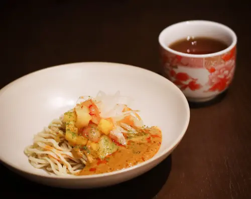 earnestos餐廳則是推出新菜,包含「娘惹叻沙涼麵」、「古早味星洲米粉」等。(圖/ earnestos提供) ▲ earnestos餐廳則是推出新菜,包含「娘惹叻沙涼麵」、「古早味星洲米粉」等。(圖/ earnestos提供)