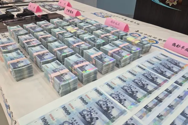 ▲台北市刑大日前偵破一起製毒廠，查出有四海幫海賢堂背景、偽鈔教父之稱的呂宜哲稱有用偽鈔購買毒品和虛幣。（圖／翻攝畫面）