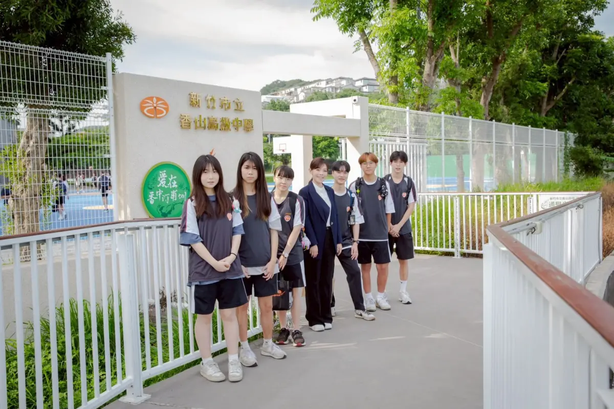 ▲新竹市長高虹安任內推動香山高中通學步道完工。（圖／取自高虹安臉書）