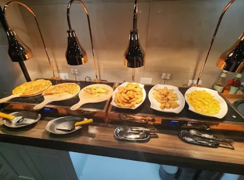 ▲貴族世家Mini最低299元吃到飽,還有提供現烤Pizza、炸物都任你吃,新一代平價牛排品牌逐漸崛起,老饕都推薦。(圖/Google評價) ▲貴族世家Mini最低299元吃到飽,還有提供現烤Pizza、炸物都任你吃,新一代平價牛排品牌逐漸崛起,老饕都推薦。(圖/Google評價)