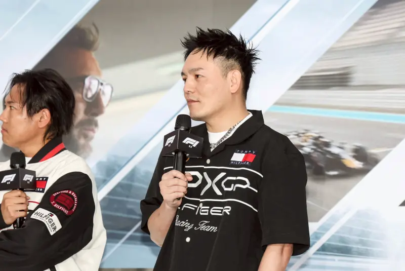 ▲玖壹壹今（24）日出席《F1電影》首映活動，春風（如圖）受訪聽到柯震東近日官司敗訴賠23萬，他突露錯愕反應，隨後笑說會主動聯絡並關心朋友近況。（圖／記者朱永強攝）