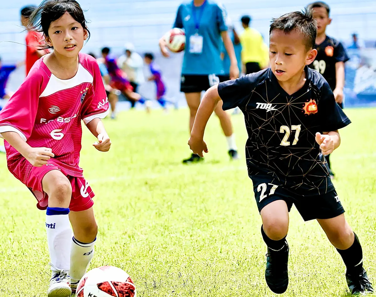 ▲「2025安聯人壽小小世界盃」花蓮區賽事圓滿落幕，U8小球員踢起球來相當賣萌。（圖／迷你足球協會提供）