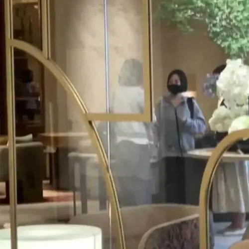 ▲有中國網友在社群曬出小S現身首爾5星級酒店的照片。（圖／翻攝自微博）