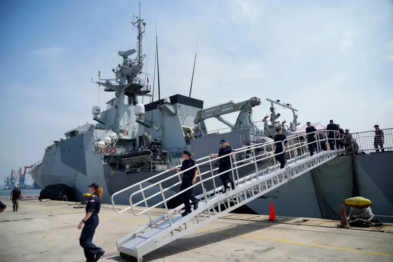 ▲英國海軍巡邏艦史佩號（HMS Spey）日前穿越台灣海峽。圖為史佩號在停泊在印尼雅加達資料照。（圖／美聯社／達志影像）