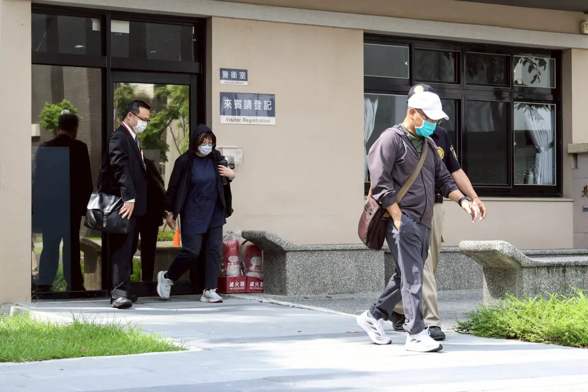 ▲調查局約談國民黨組發會幹部。（圖／朱永強攝，2025.06.25）