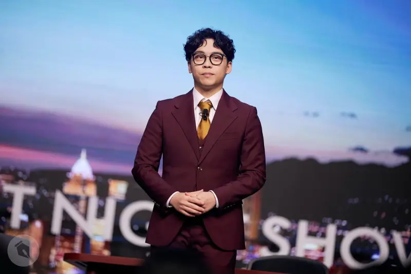 ▲賀瓏（如圖）被薩泰爾開除，《賀瓏夜夜秀》第三季難產中，寫手德礎自嘲過去兩季的履歷已經變成黑歷史。（圖／賀瓏IG）