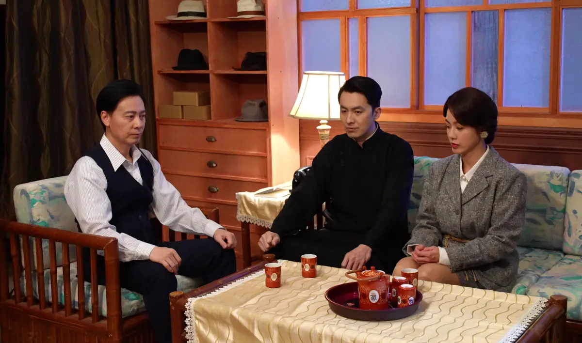 ▲在台劇《寶島西米樂》中尹昭德（左起）、張雁名及黃瑄三人心中各自都有盤算，三角戀關係一觸即發。（圖／台視提供）