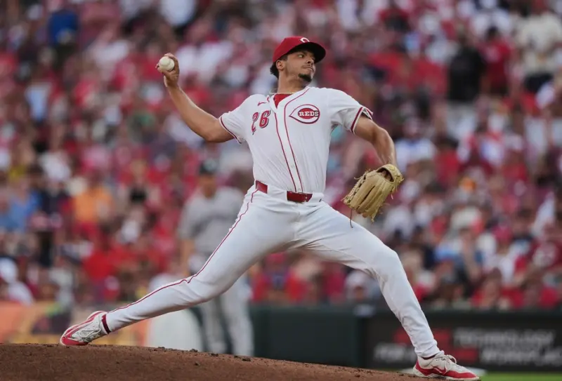 ▲辛辛那提紅人22歲超級大物新秀Chase Burns，今（25）日大聯盟初登板「開箱」，對上兒時最愛球隊紐約洋基，結果開局送出3連K、前2局全部都用三振拿下出局數，成為1961年以來第一人，期間還K掉美聯現役最佳打者賈吉（Aaron Judge），紅人終場5：4擊敗洋基。（圖／美聯社／達志影像）