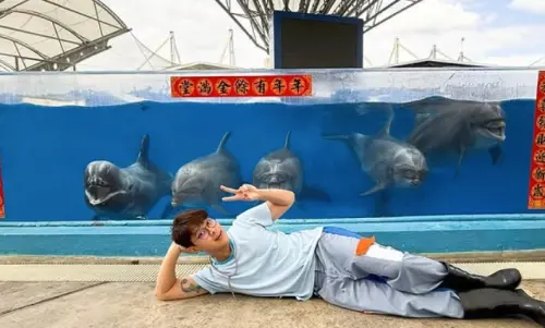 ▲遠雄海洋公園訓練師老田與園區內海豚感情相當好，經常在社群分享日常，大票網友都被圈粉！（圖/老田IG）