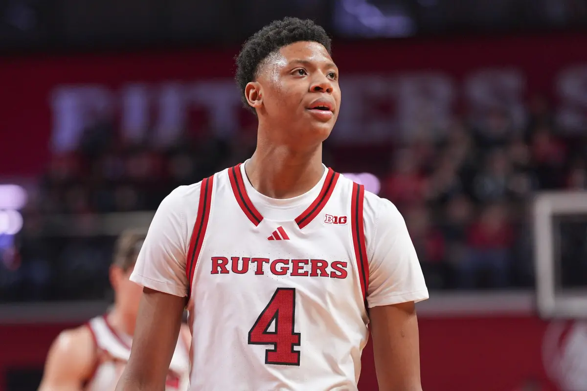 ▲2025年NBA選秀會中被猶他爵士以第5順位選中的新秀Ace Bailey，於今（7）日迎來個人夏季聯賽首秀。然而，這位話題新星的首秀表現並不理想。此役爵士雖以93：89擊敗費城76人，但Bailey在進攻端顯得生澀，全場僅攻下8分，投籃13投僅中3，整體發揮略顯掙扎。（圖／美聯社／達志影像）