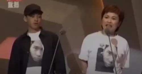 ▲宋岳庭遺作拿金曲獎！〈Life's a Struggle〉紅了23年，媽媽、弟弟2004年上台代替他領獎。（圖／華納音樂YouTube）