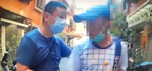 ▲大安分局前往54歲陳姓嫌犯（右）永和住家逮人。（圖／警方提供）