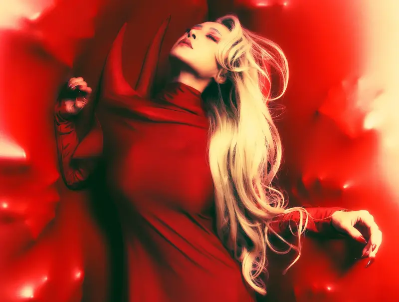 ▲蔡依林（如圖）即將發行專輯《Pleasure》中的第二波單曲〈DIY〉，歌詞中喊話女性成為自己身體的主人，今（25）日，Jolin也公開性感概念照，穿著一身血紅馬甲躺床挑逗，超性感氛圍引發外界期待。（圖／凌時差音樂提供）