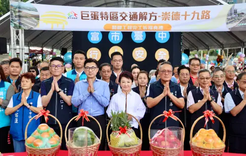韓國瑜上工啦!盧秀燕笑稱留在立法院看家 他開心衝台中「代班」