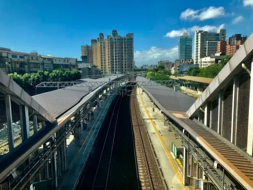 ▲過去一年桃園車站周邊交易量幾乎每天成交一件,整體房價相對親民,而隨著軌道建設逐步落地,發展潛力可期。(圖/Google評價) ▲過去一年桃園車站周邊交易量幾乎每天成交一件,整體房價相對親民,而隨著軌道建設逐步落地,發展潛力可期。(圖/Google評價)