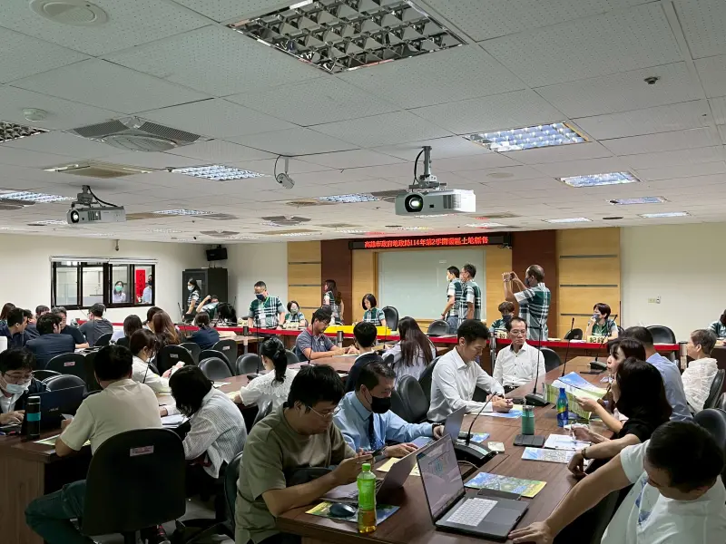 ▲高市地政局今日辦理今年第2季開發區土地標售，成功標脫3標4筆優質土地，總標售金額新台幣14億1064萬餘元，標脫率60%。（圖／高市府地政局提供）