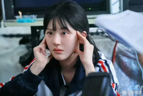 趙露思直播失控淚崩！自曝父癌病危、爺爺離世　心碎經歷首度曝光
