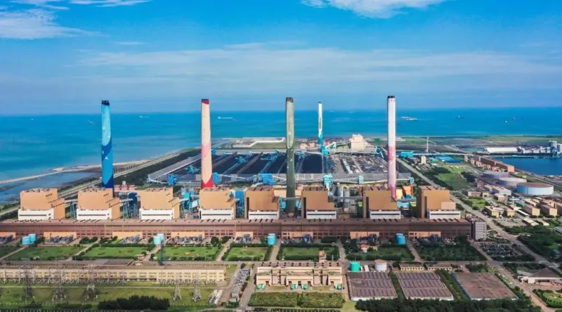 ▲中火2019年被台中市環保局查到總生煤使用量超標，3次裁罰共1800萬元。（圖／翻攝台電官網，2025.06.25）