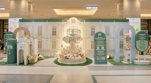 雲朵包在台狂賣2萬顆!韓國CARLYN大巨蛋旗艦店:3大開幕優惠一覽 ▲法國氣泡飲Maison Perrier在台北市府轉運站大廳,打造快閃「法式氣泡莊園」。(圖/Maison Perrier沛綠雅提供)