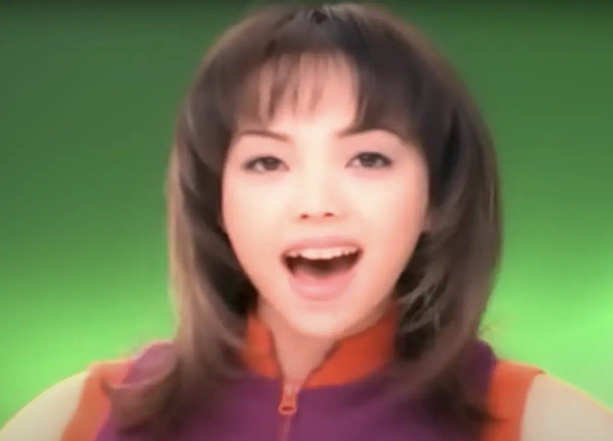 ▲張惠妹（如圖）的《姊妹》以新人出道專輯之姿，締造驚人的全台賣破120萬張紀錄，讓她首張專輯就登上歌壇巔峰，各方看好她在金曲獎必有斬獲，卻因唱片公司忘記報名，和最佳新人獎錯過，當屆是彭佳慧得到這項獎。（圖／摘自YouTube）