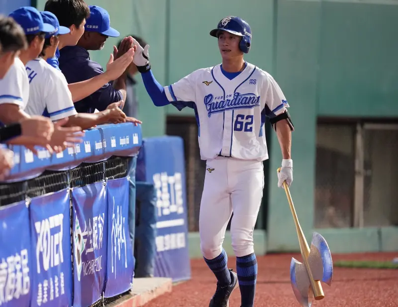 ▲富邦悍將林岳谷首局開轟，幫助悍將先馳得點。（圖／富邦悍將提供）