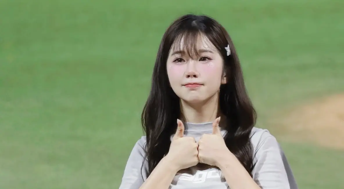 ▲味全龍啦啦隊女孩賴可（如圖）近日被爆出熱戀小7歲的統一獅球員林佳緯，而網友也起底兩人甜蜜約會行程，甚至討論兩人看什麼電影，豈料卻釣出賴可本人親回：「絕命終結站。」（圖／IG kawai_1023）