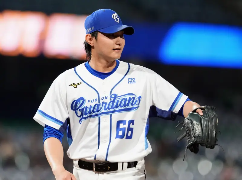 ▲李東洺本季穩定進駐先發輪值，雖然帳面上的傳統數據普普，僅2勝4敗、防禦率3.98，但細看象徵投手真實能力的進階數據「FIP」僅有2.66，勝過全中職一票洋投。（圖／富邦悍將提供）