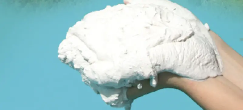 ▲帛琉牛奶湖底富含礦物質的白色泥漿具有天然保養效果。（圖／翻攝自X）