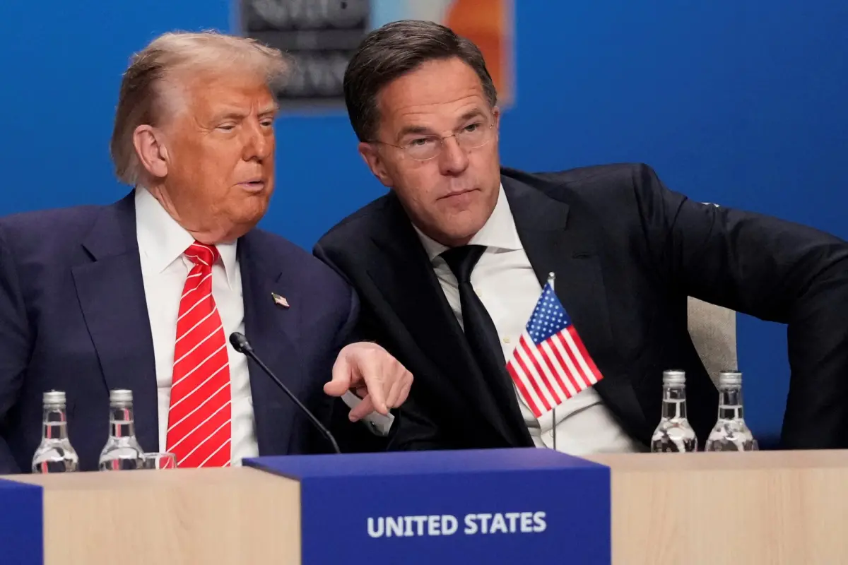 ▲北約秘書長呂特（右）在峰會期間，談到以伊戰爭時，形容川普就像爸爸（Daddy）一樣阻止小孩打架，意外引發討論。（圖／美聯社／達志影像）