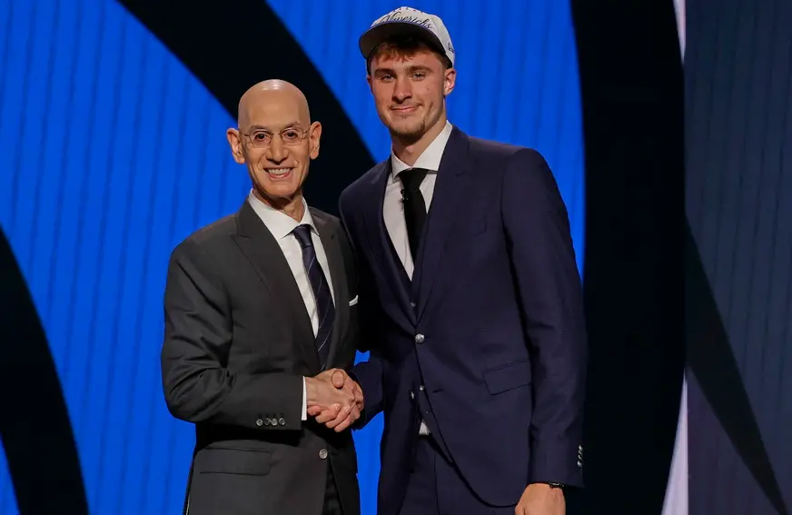 ▲2025年NBA選秀狀元Cooper Flagg將在台灣時間7月11日夏季聯賽開幕戰迎來首秀，對手將是洛杉磯湖人，將與「詹皇之子」Bronny James正面交鋒。（圖／美聯社／達志影像）