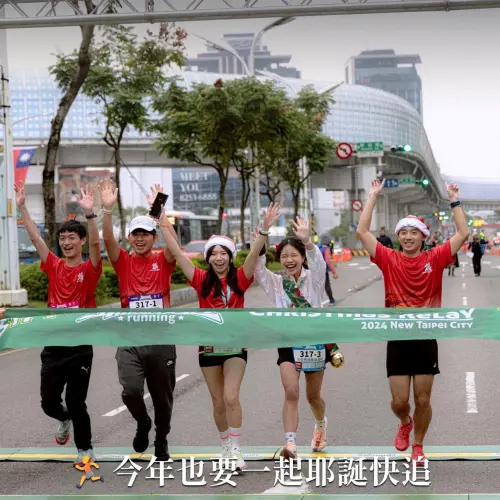 新北市府宣告,今年度耶的馬拉松開放報名。(圖/取自新北旅客臉書) ▲新北市府宣告,今年度耶的馬拉松開放報名,圖為去年盛況。(圖/取自新北旅客臉書)