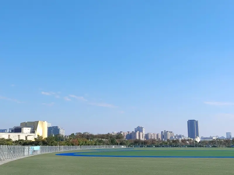 ▲台中市府日前辦理水湳、太平區段徵收配餘地標售開標，總底價將近520億元，但只有3封標單投標，標脫率創新低。圖為水湳經貿園區中央公園。（圖／台灣房屋提供）