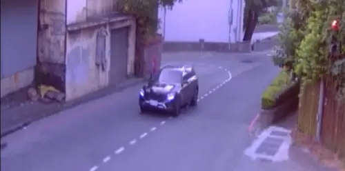 ▲肇事賓士並未停下查看而是開回家。（圖／翻攝畫面）