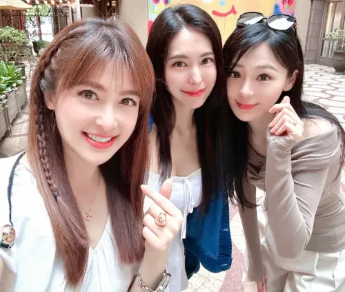 左起 陳海茵、高毓璘、吳依潔。(圖/FB@新聞主播 陳海茵) ▲左起 陳海茵、高毓璘、吳依潔。(圖/FB@新聞主播 陳海茵)