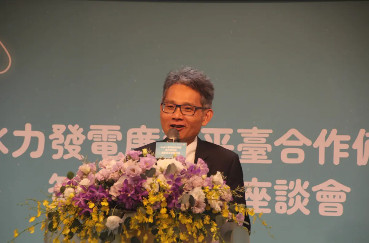 ▲經濟部認為風電政策是「蔡鍋賴不背」？他笑說，「基本上政策是延續性的 那在政策的這個執行的過程裡面，與時俱進的就執行的這個經驗。（圖／記者鍾泓良攝影）