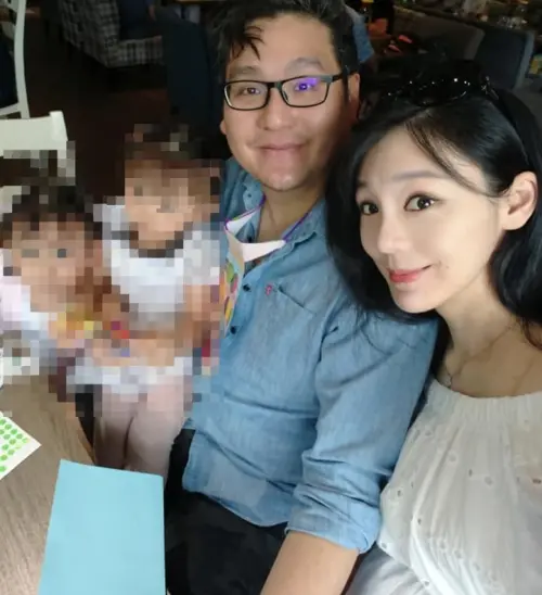 嫁入豪門生3胎!吳依潔成最美3寶媽 ▲吳依潔(左)老公是富二代蔡紹仁。(圖/吳依潔臉書)