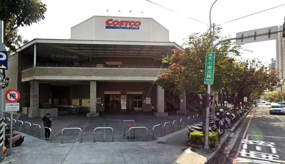 ▲好市多台中南屯店是「世界店王」，吸引彰化、南投等週邊縣市民眾到此消費。（圖／翻攝google街景圖，2025.06.26）