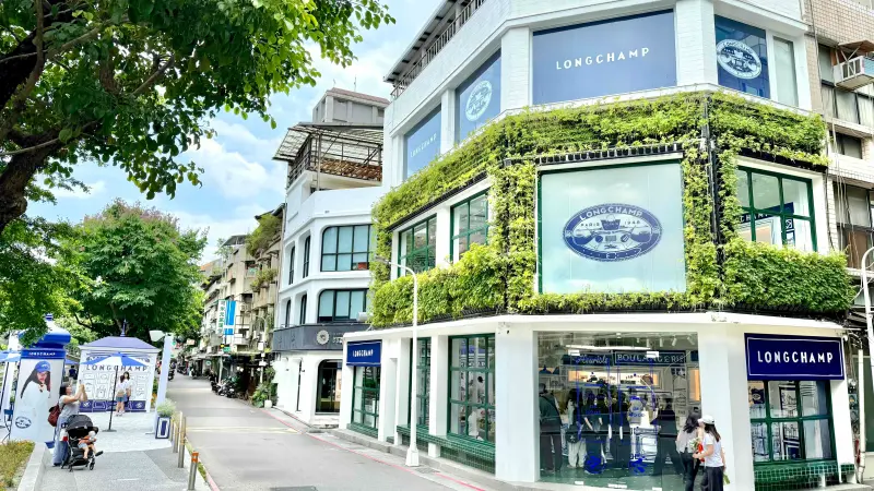 ▲Longchamp「瓏驤。匠心巴黎」限時快閃街區來台灣，6月28日至7月6日限時9天，進駐台北%Arabica中山店及前方廣場，搶先直擊時光書店、花藝舖、光影框畫室5大亮點。（圖／記者蕭涵云攝）