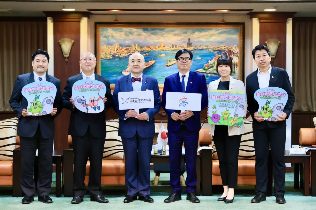 ▲日本台灣交流協會台北事務所代表片山和之偕同高雄事務所長奧正史25日拜會高雄市長陳其邁，攜手宣傳「2025台日大港水果祭」。（圖／高市府提供）