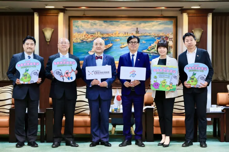 ▲日本台灣交流協會台北事務所代表片山和之偕同高雄事務所長奧正史25日拜會高雄市長陳其邁，攜手宣傳「2025台日大港水果祭」。（圖／高市府提供）