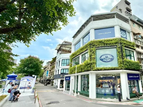 ▲Longchamp「瓏驤。匠心巴黎」快閃街區，預料成為中山站最新打卡熱點。（圖／記者蕭涵云攝）