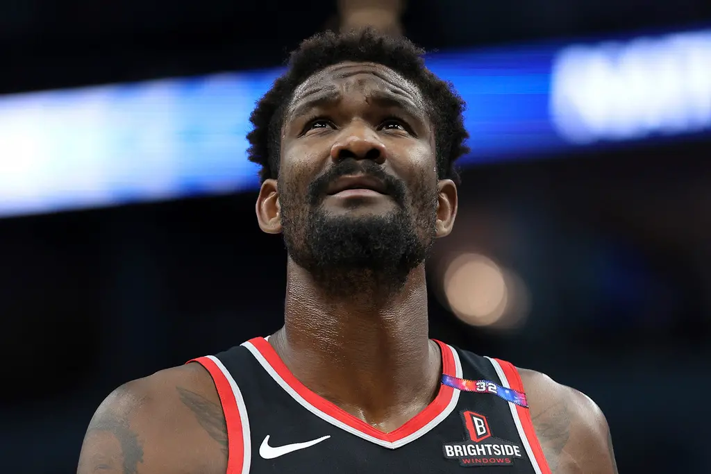 ▲NBA美國職籃（National Basketball Association）洛杉磯湖人近日簽下曾為選秀狀元的中鋒Deandre Ayton，合約為期2年、總值1620萬美元（約合新台幣4.6億元），此舉引發外界高度關注。（圖／美聯社／達志影像）