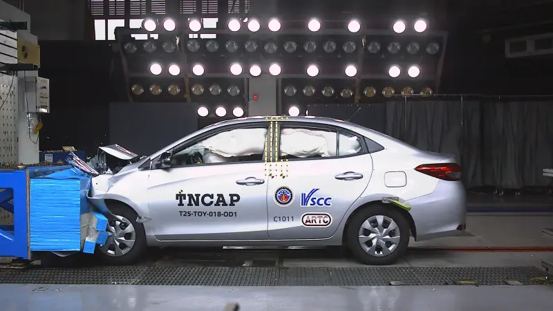 ▲交通部今（26）日公布臺灣新車安全評等(TNCAP)第二季二車型評等結果，TOYOTA VIOS獲得三顆星評等。（圖／TNCAP提供）