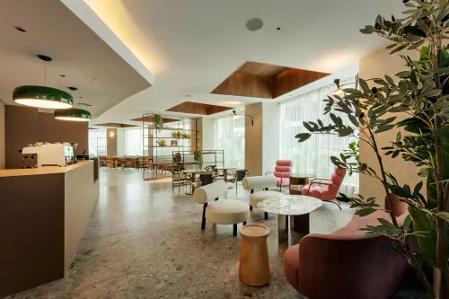 國聯大飯店推出一系列改裝,包含一樓的「板石咖啡廳」。(圖/國聯飯店提供) ▲國聯大飯店推出一系列改裝,包含一樓的「板石咖啡廳」。(圖/國聯飯店提供)