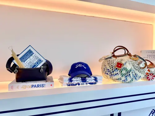 ▲「Longchamp快閃街區」進駐%Arabica中山店，最新設計陪大家喝咖啡。（圖／記者蕭涵云攝）