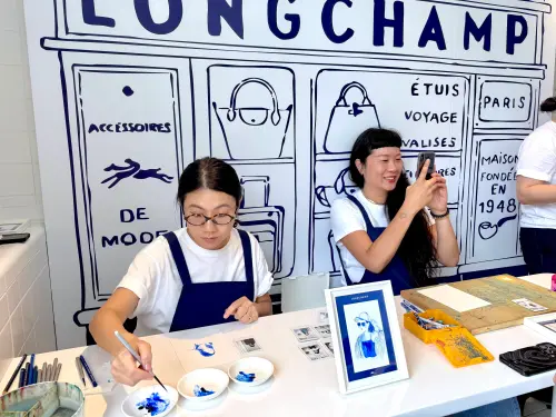 ▲光影框畫室有駐點藝術家，為大家繪製專屬肖像畫。（圖／記者蕭涵云攝）