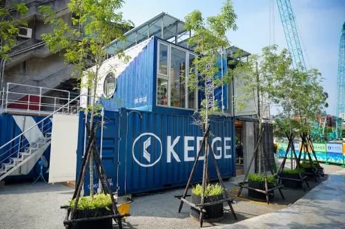 ▲採模組化設計，融合太陽能與綠建材，展現低碳營建實踐。