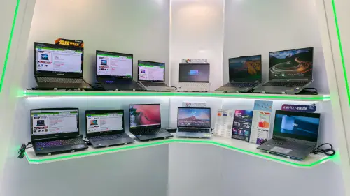 ▲欣亞數位升級門市內裝，打造有如科幻電影的場景。（圖／欣亞數位提供）