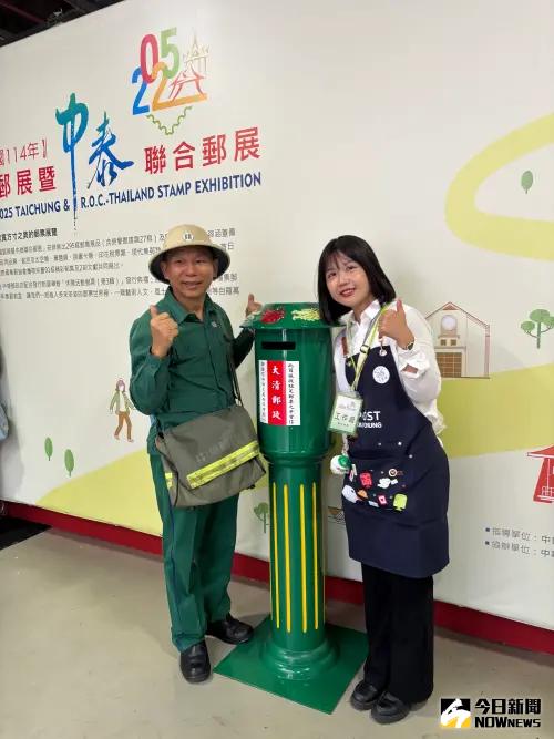 ▲全國郵展暨中泰聯合郵展登場，現場大清時代郵筒模型吸引不少人拍照打卡。（圖／記者金武鳳攝，2025.6.26)　