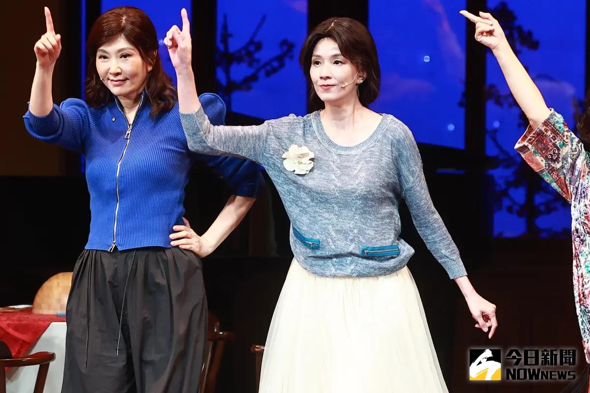 ▲張玉嬿（左）和葉全真同為八點檔女神，此次在舞台劇《同學會 同鞋》十周年巡迴中首度合作，在此之前兩人完全沒有私交，令眾人驚呼。（圖／記者葉政勳攝）